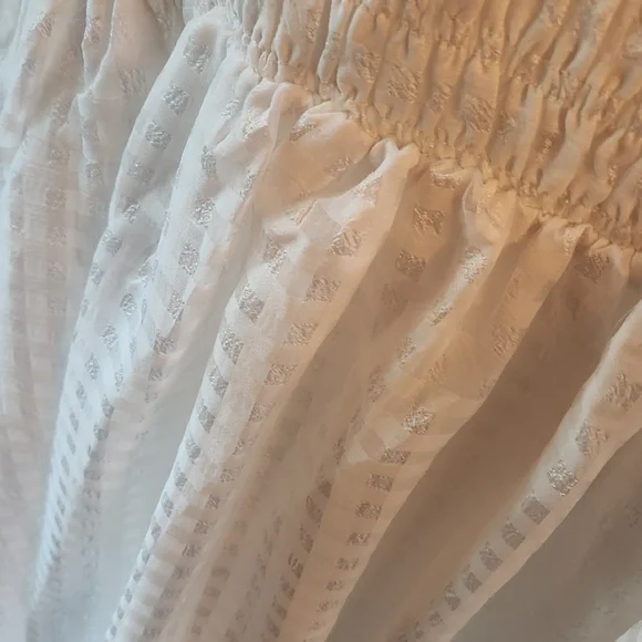 White - Picture 4 of 7